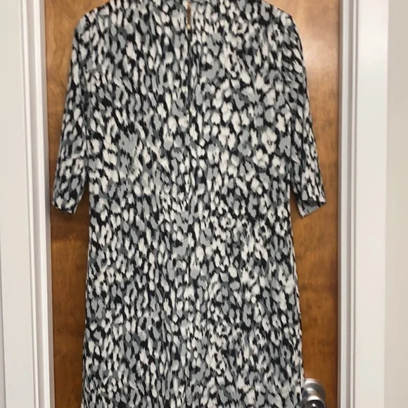 Banana Republic straight line dress size 4 with front pockets - Picture 4 of 4